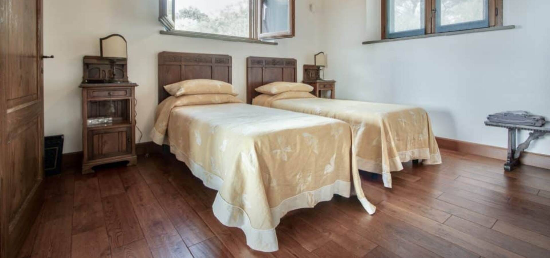 %yxIC6uGTv612Ie0GdCroA_thumb_252