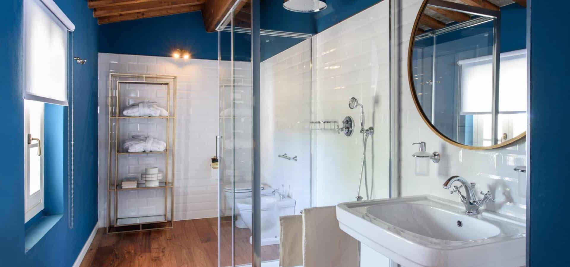 1 bathroom room cabin