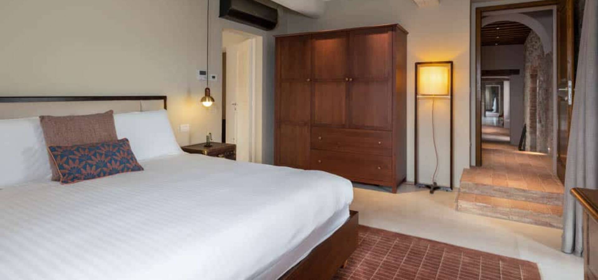 CDC_CetenaRossa_bedroom_lo_res_RGB-35