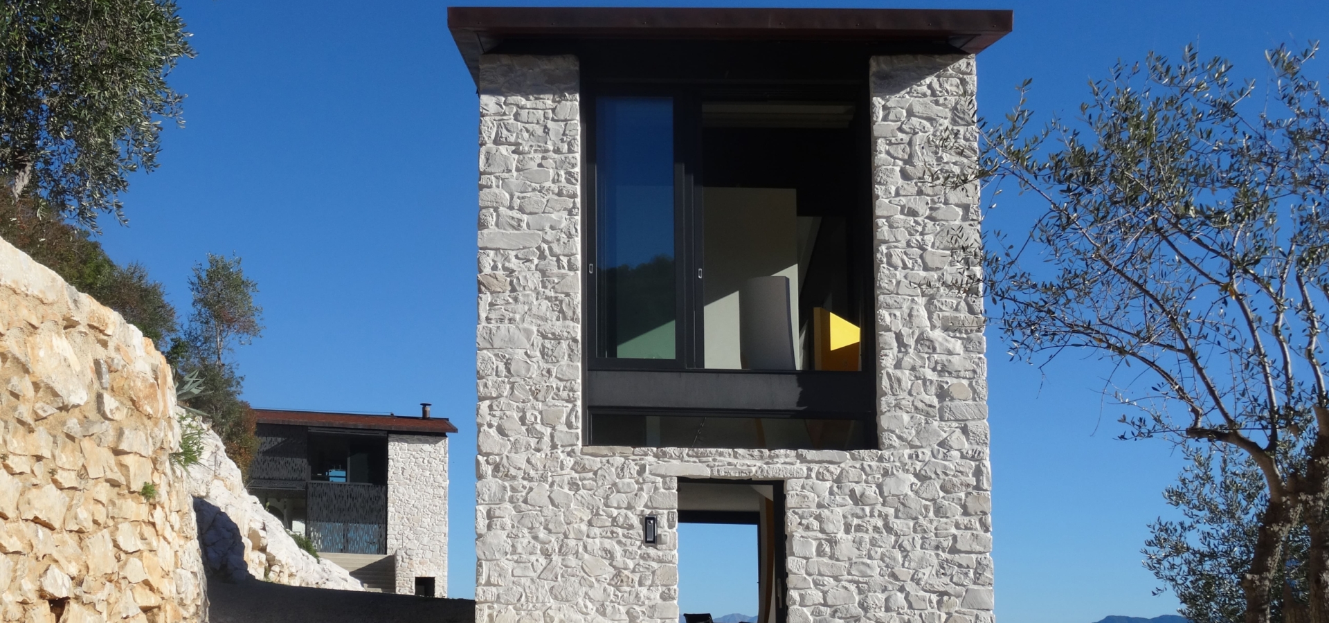 3-FARFALLINA OUTSIDE (1)