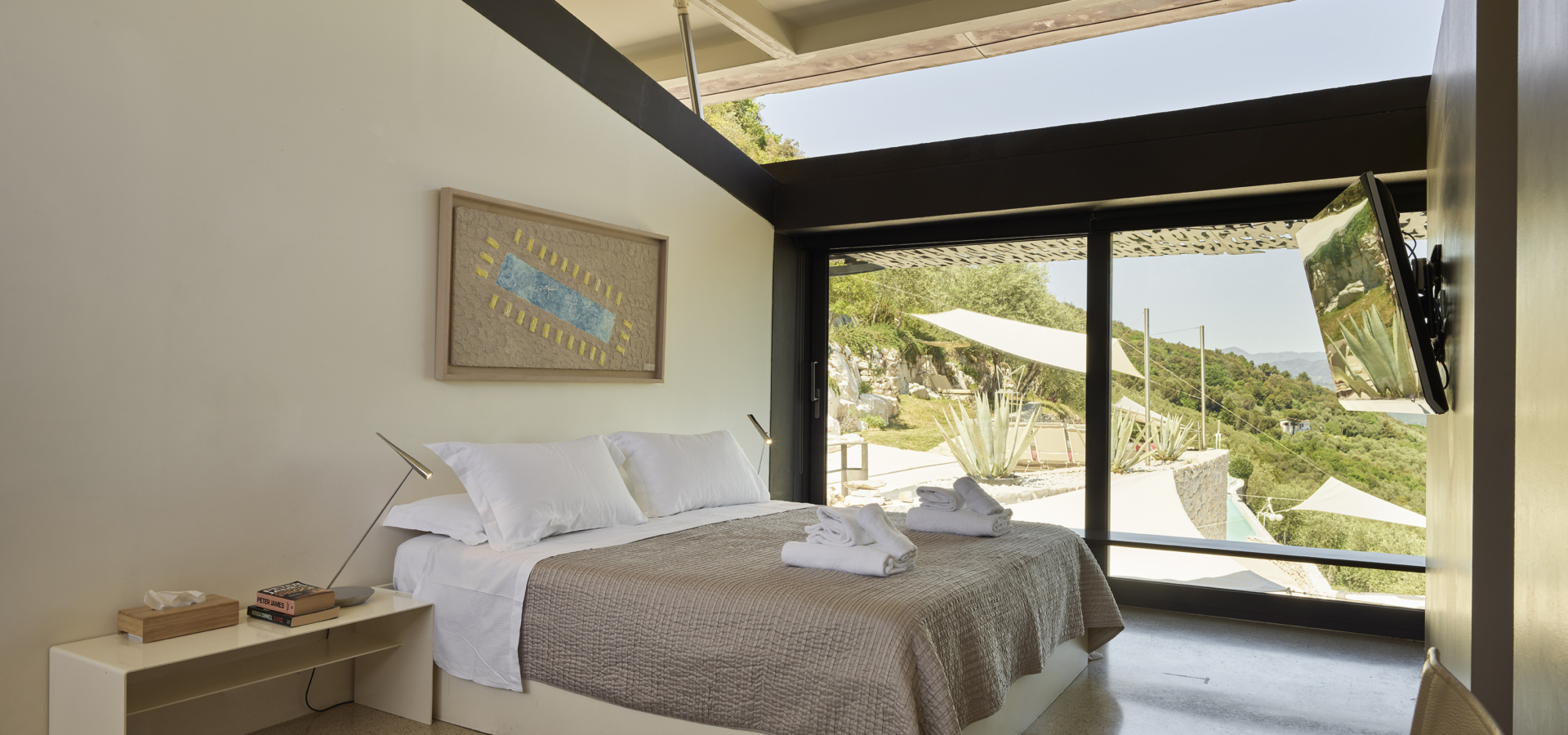8-FARFALLA BEDROOM 1 (7)