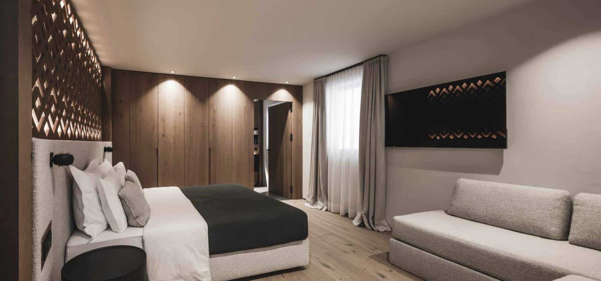 (C) 17 Room lower floor