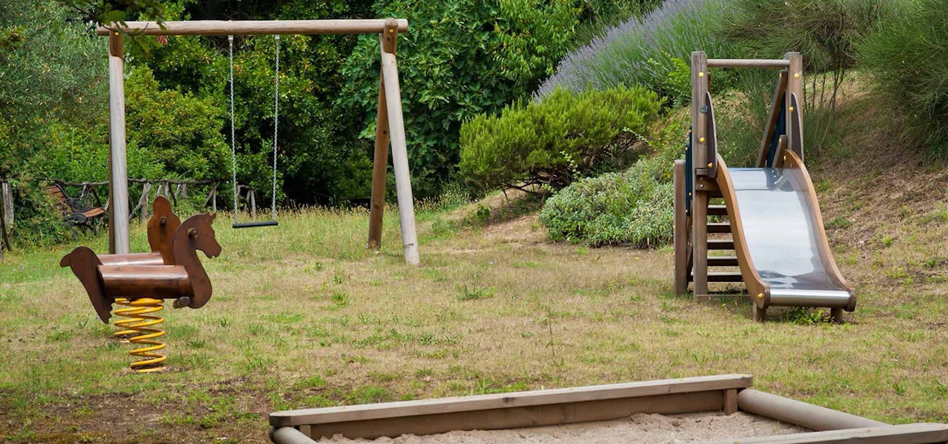 Children's playground - 2000 pxl