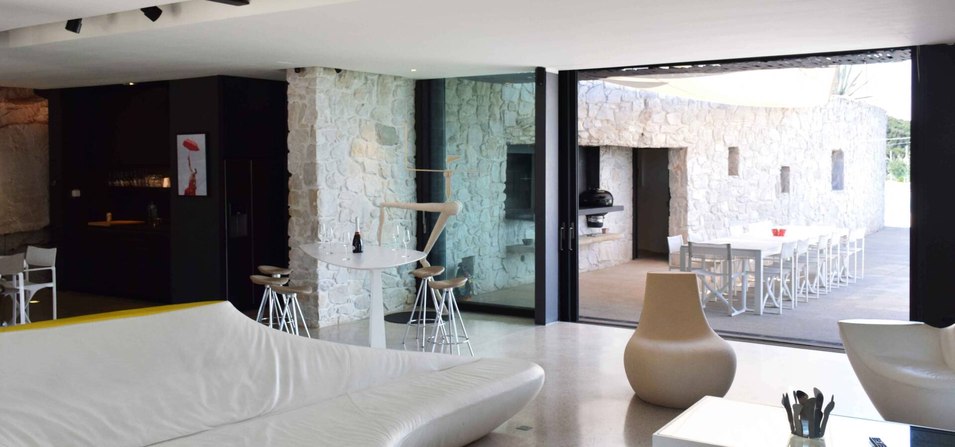 MAIN HOUSE living room(1)