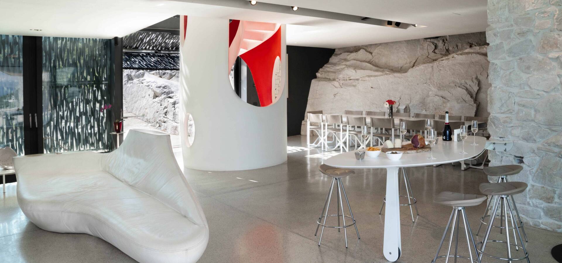 MAIN HOUSE living room(10)