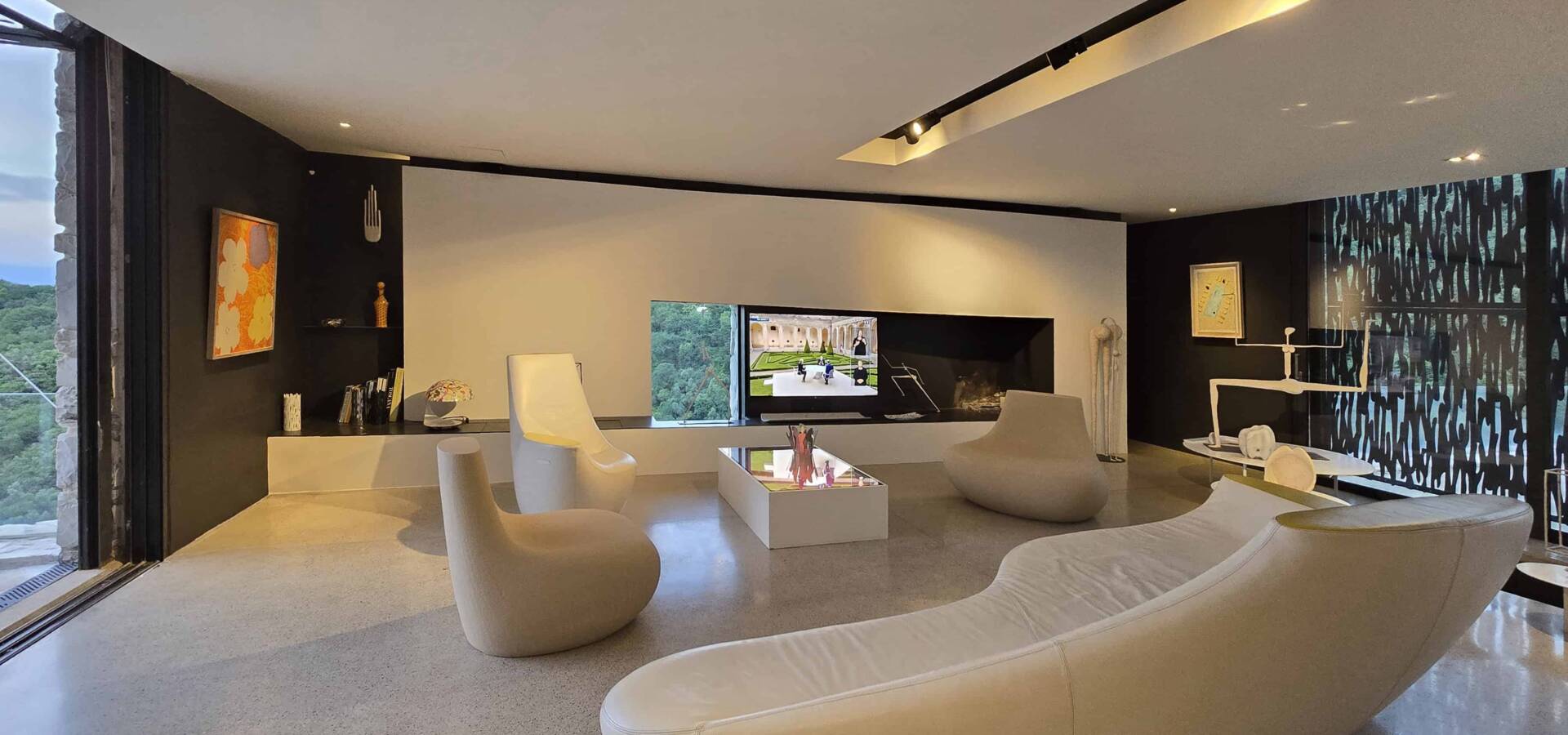 MAIN HOUSE living room(4)