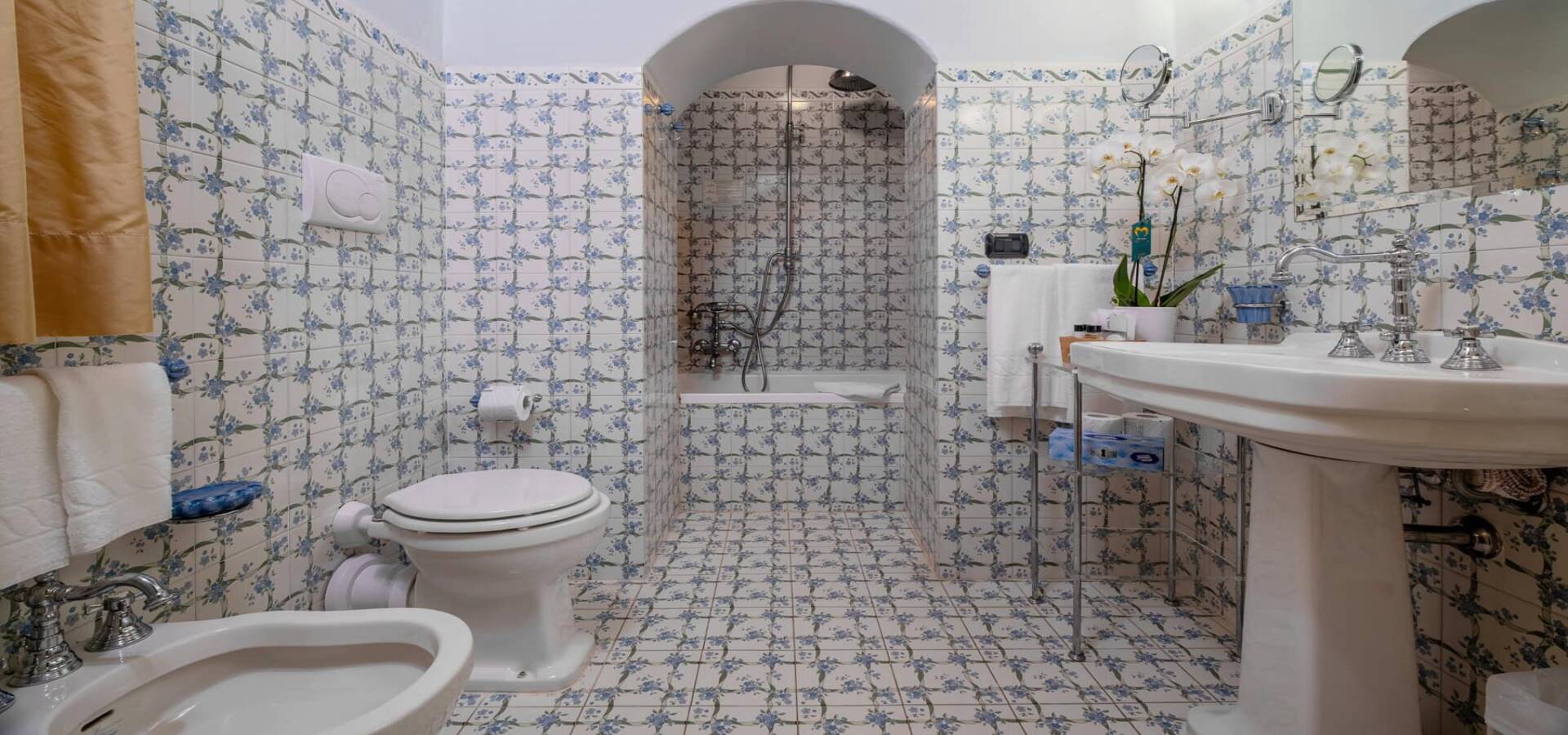 Myosotis bathroom