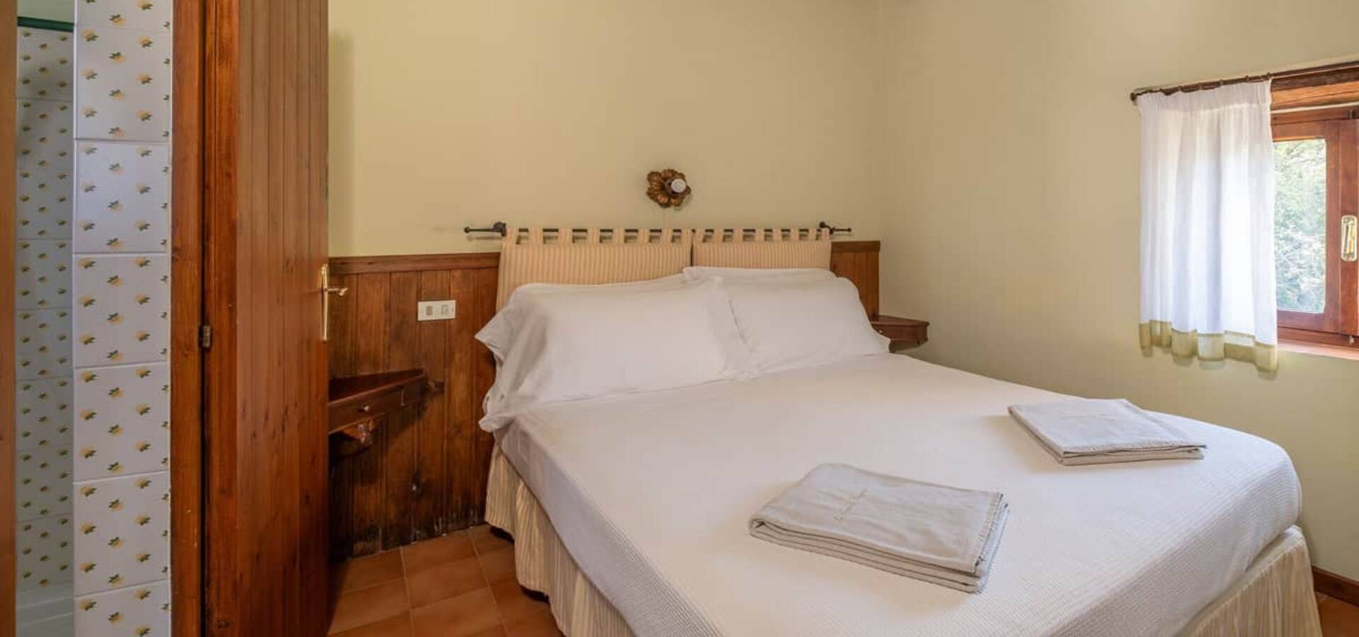 Suite The Joker bedroom