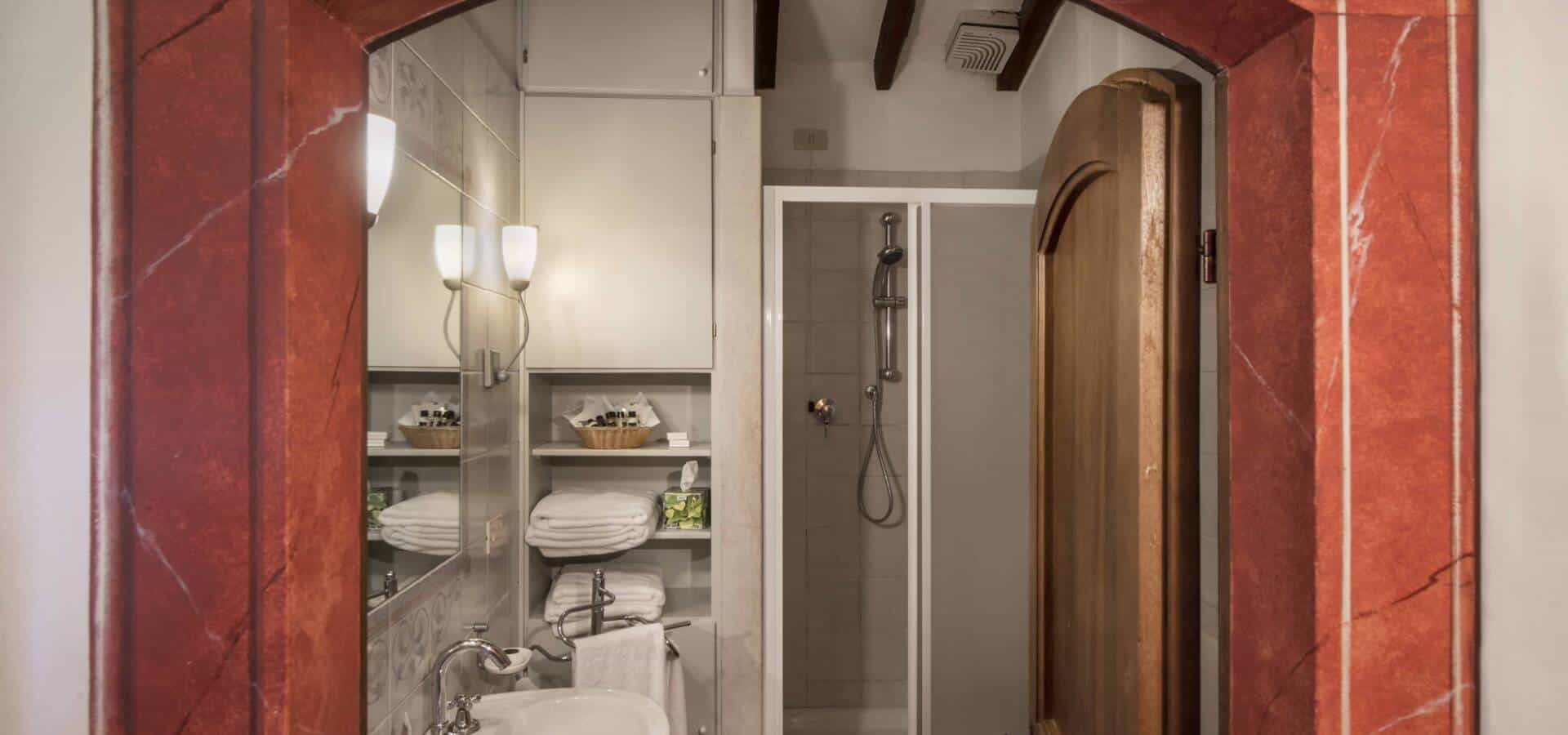 Suite The Knight bathroom