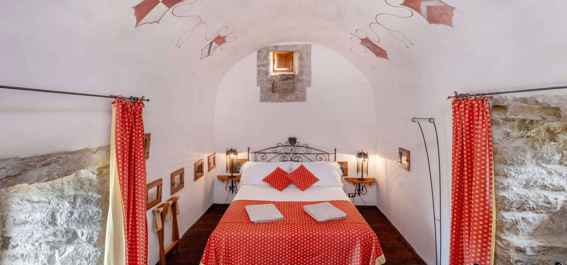 Suite The Knight upper bedroom