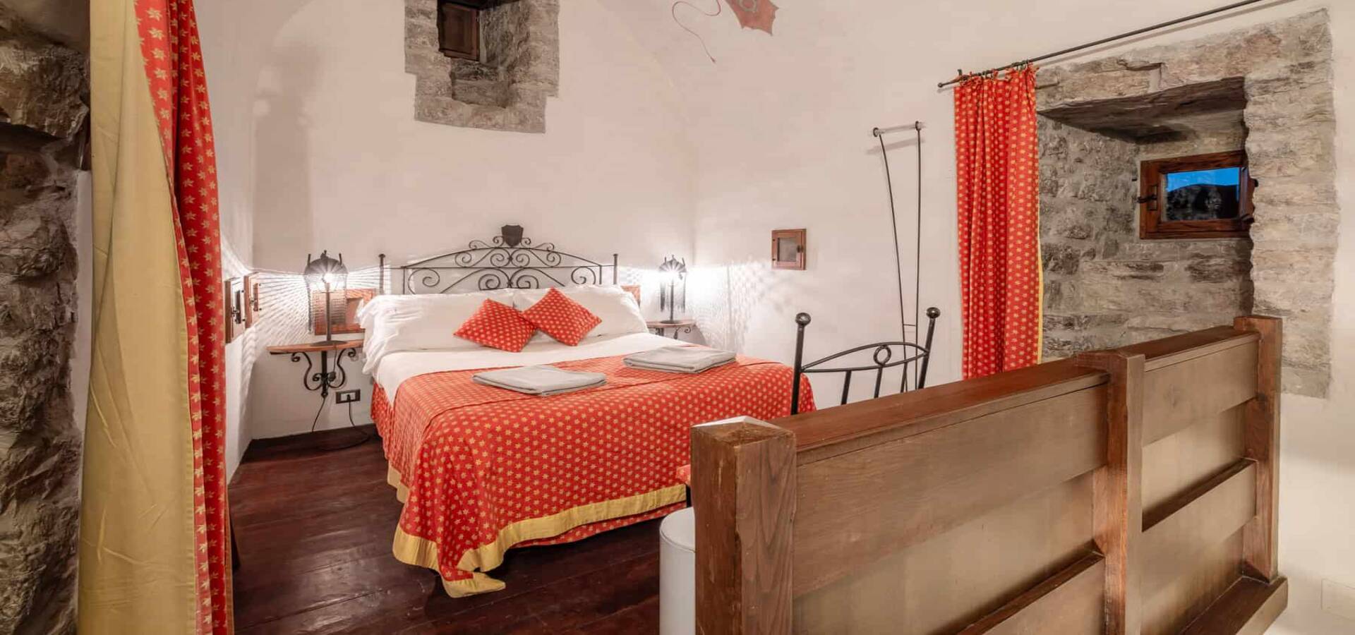 Suite The Knight upper bedroom 2