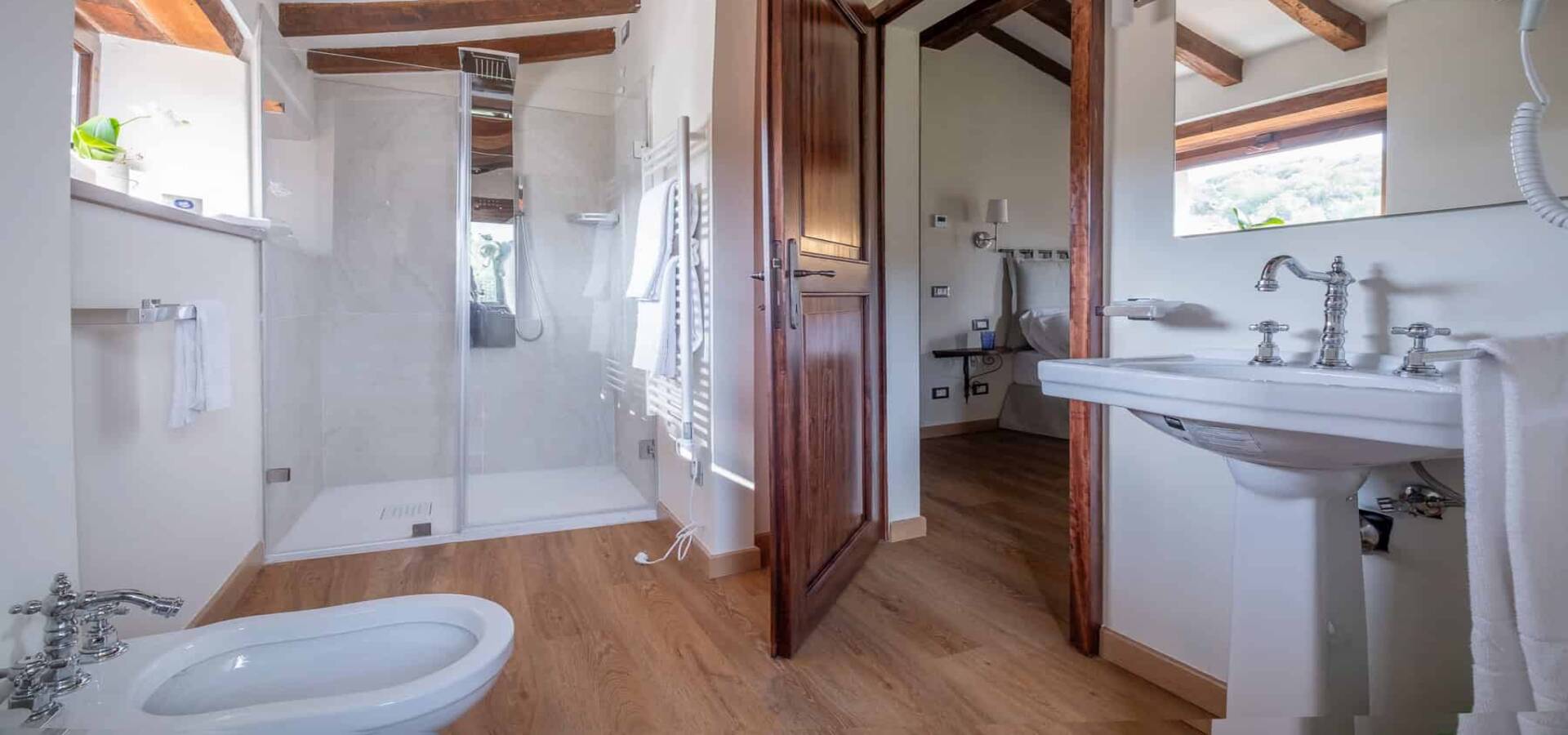 The Falconer bathroom