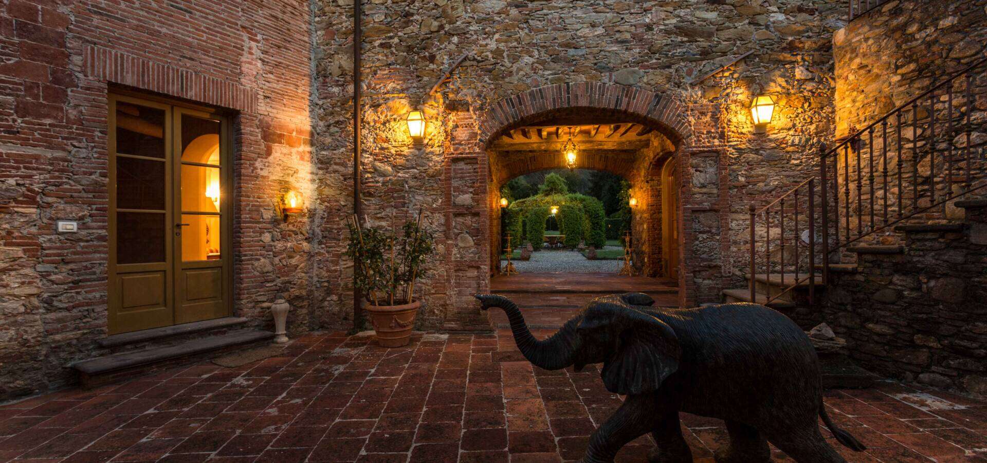 cortile elefante (8)