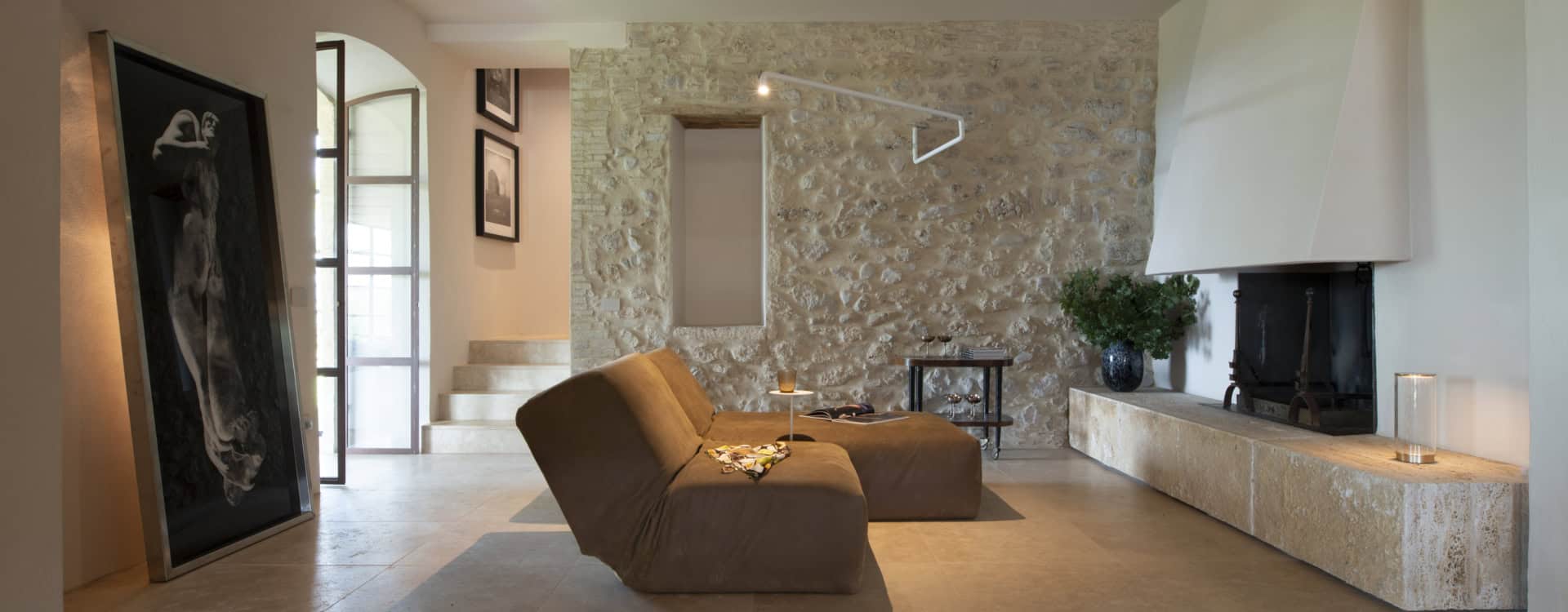 1_FIREPLACE ROOM