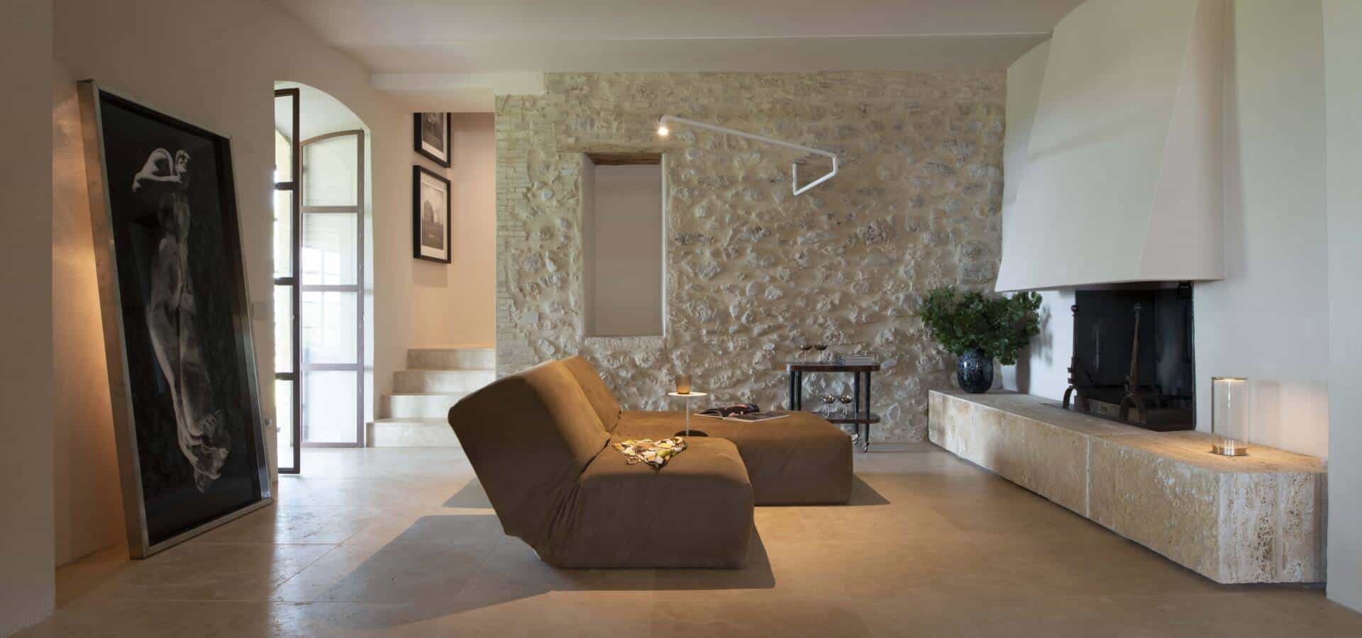1_FIREPLACE ROOM