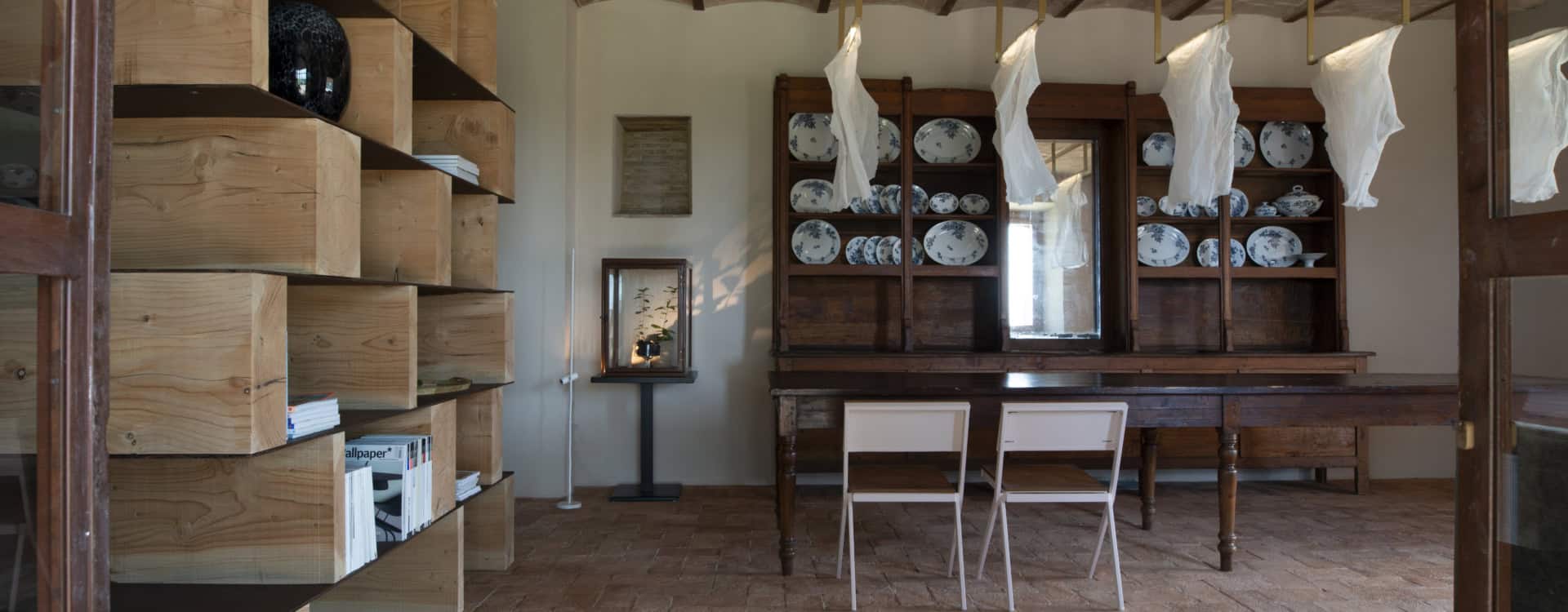 2_LIVING ROOM