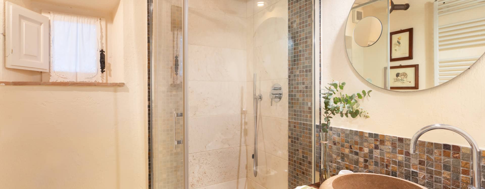 35 Private bathroom room 2