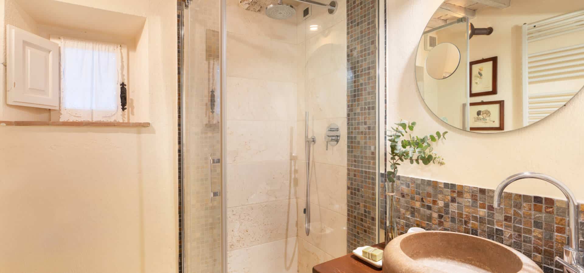 35 Private bathroom room 2