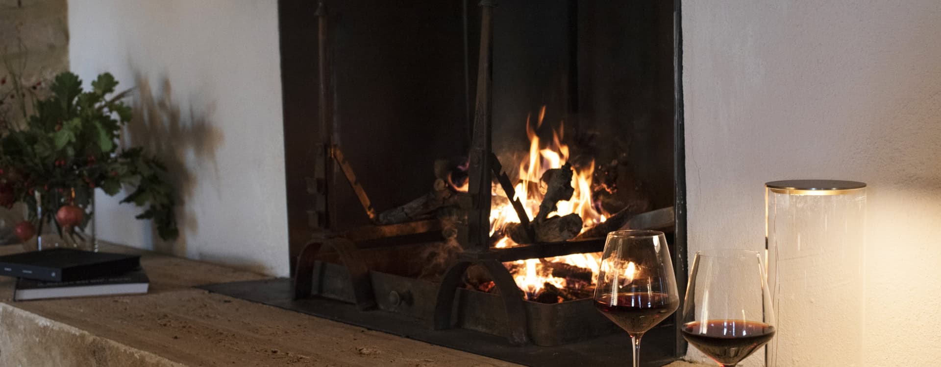 4_FIREPLACE ROOM