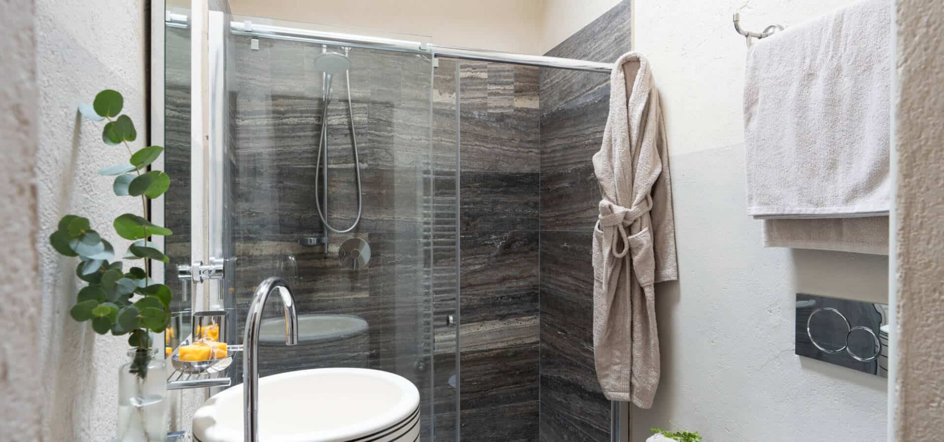 67 Private bathroom room 5