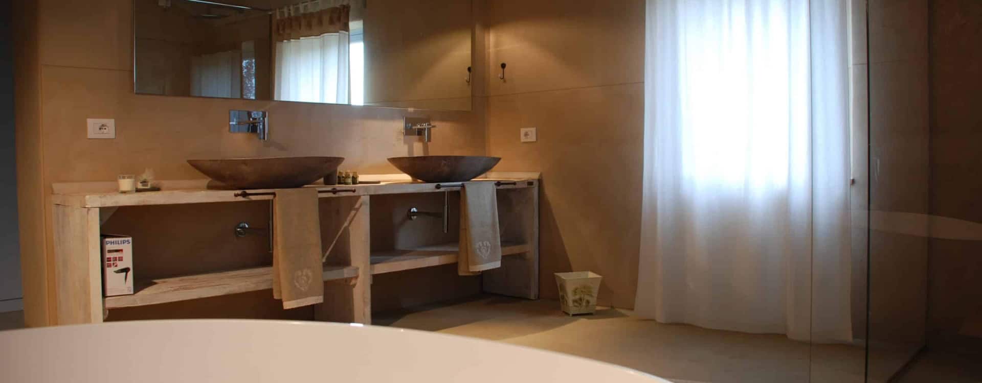 Suite cottage bathroom